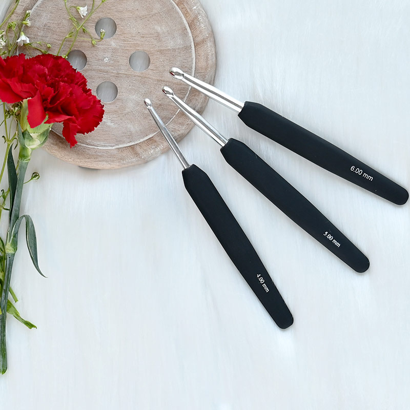 KnitPro hliníkový háček na vlnu, černá rukojeť, stříbrný 10,0mm/13cm